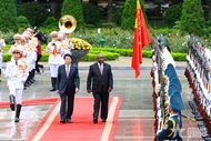 State President Luong Cuong hosts welcome ceremony for visiting South African counterpart